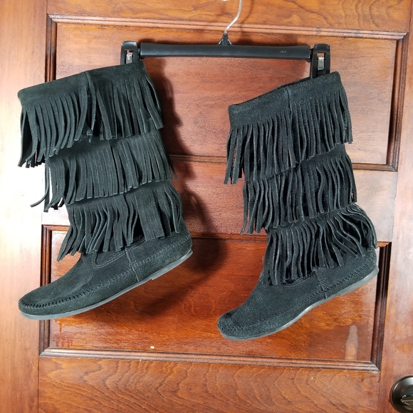 Minnetonka Shoes - Minnetonka 3 Tier Fringe Black Suede Boots Size 8